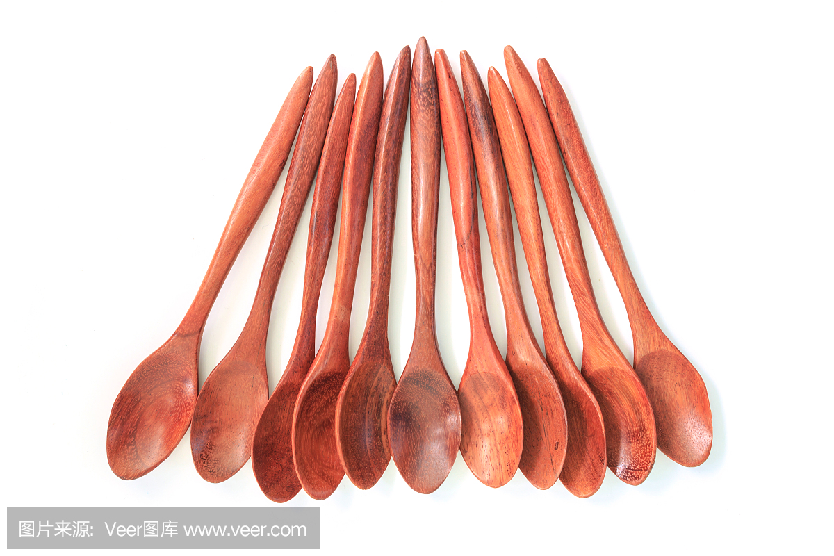 白色背景上的湯匙木