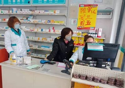 并肩執手 共同戰“疫”--記市場監管戰線上的“夫妻檔”