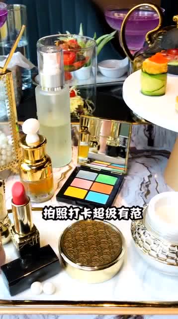打卡長沙美食 昨天的甜品做成了女生喜歡的化妝品樣子
