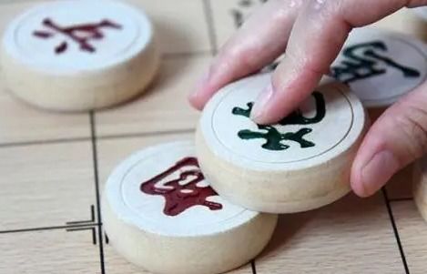 除了吃藥,高血壓患者可以從飲食情緒運(yùn)動(dòng)三個(gè)方面輔助控制血壓